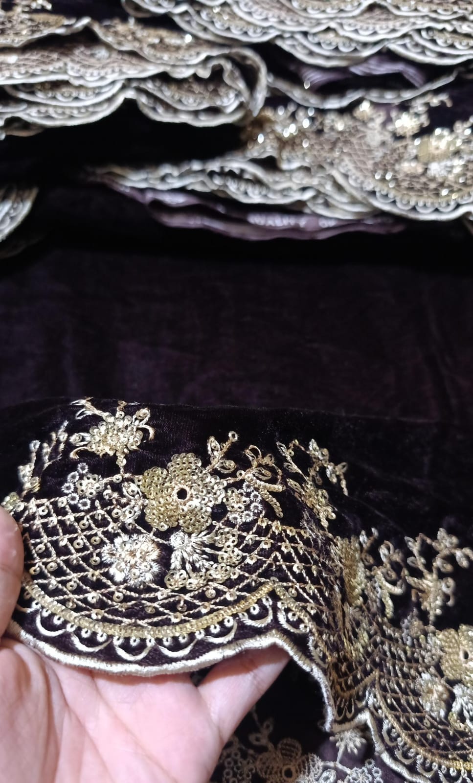 Cross-stitch emb velvet shirt