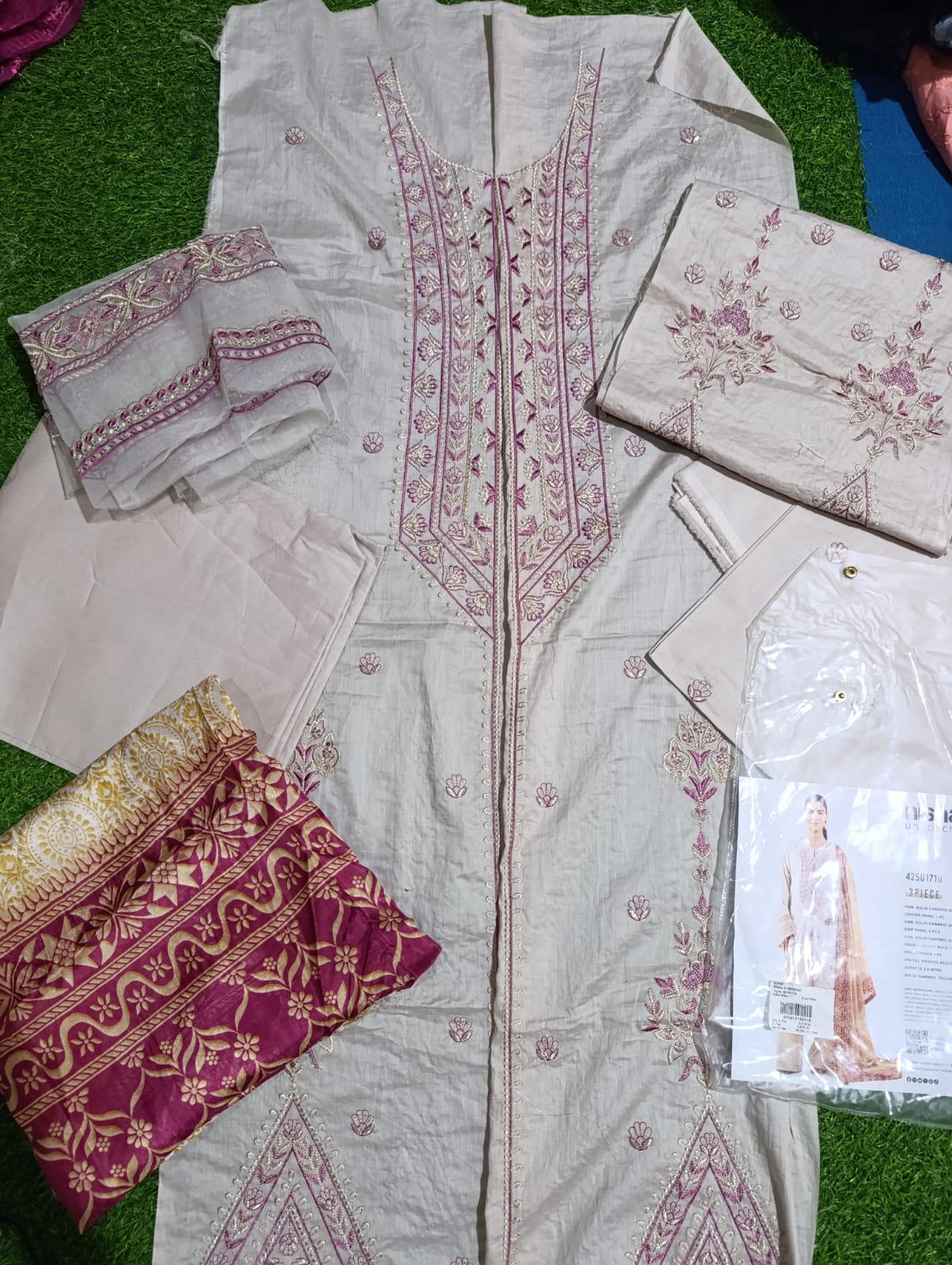 nishat heavy embroiderd lawn 3 piece