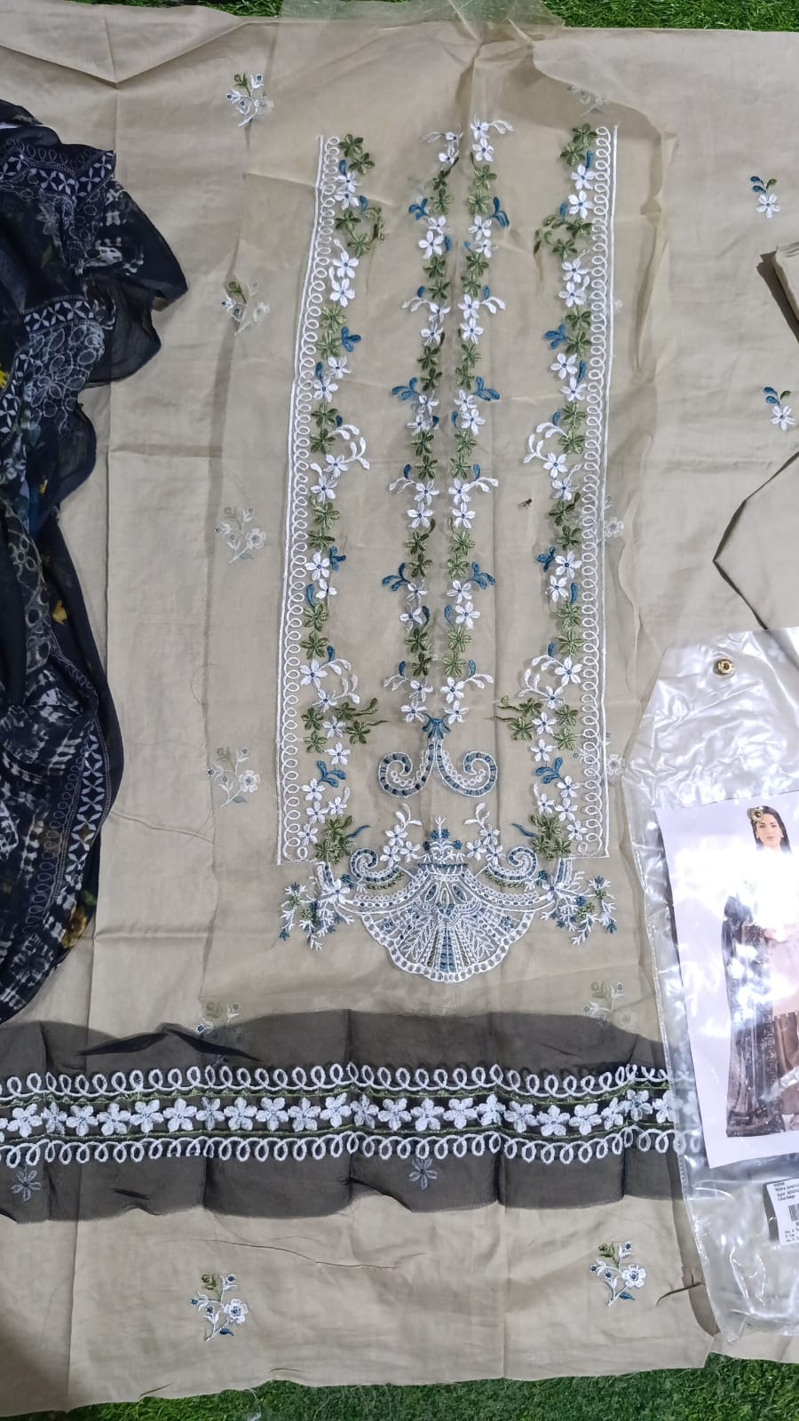 nishat lawn embroiderd 3 piece