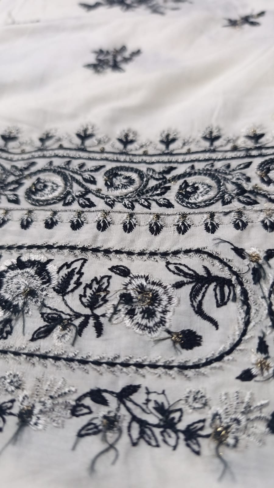 zarashahjahan embroidered textured lawn  trouser 2 yard