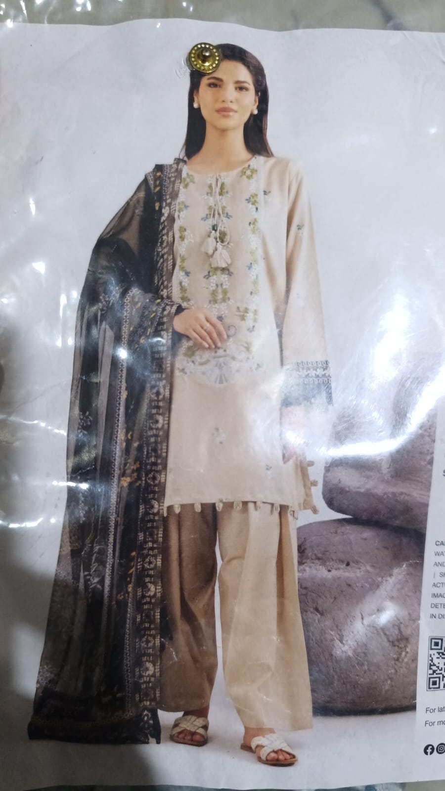 nishat lawn embroiderd 3 piece