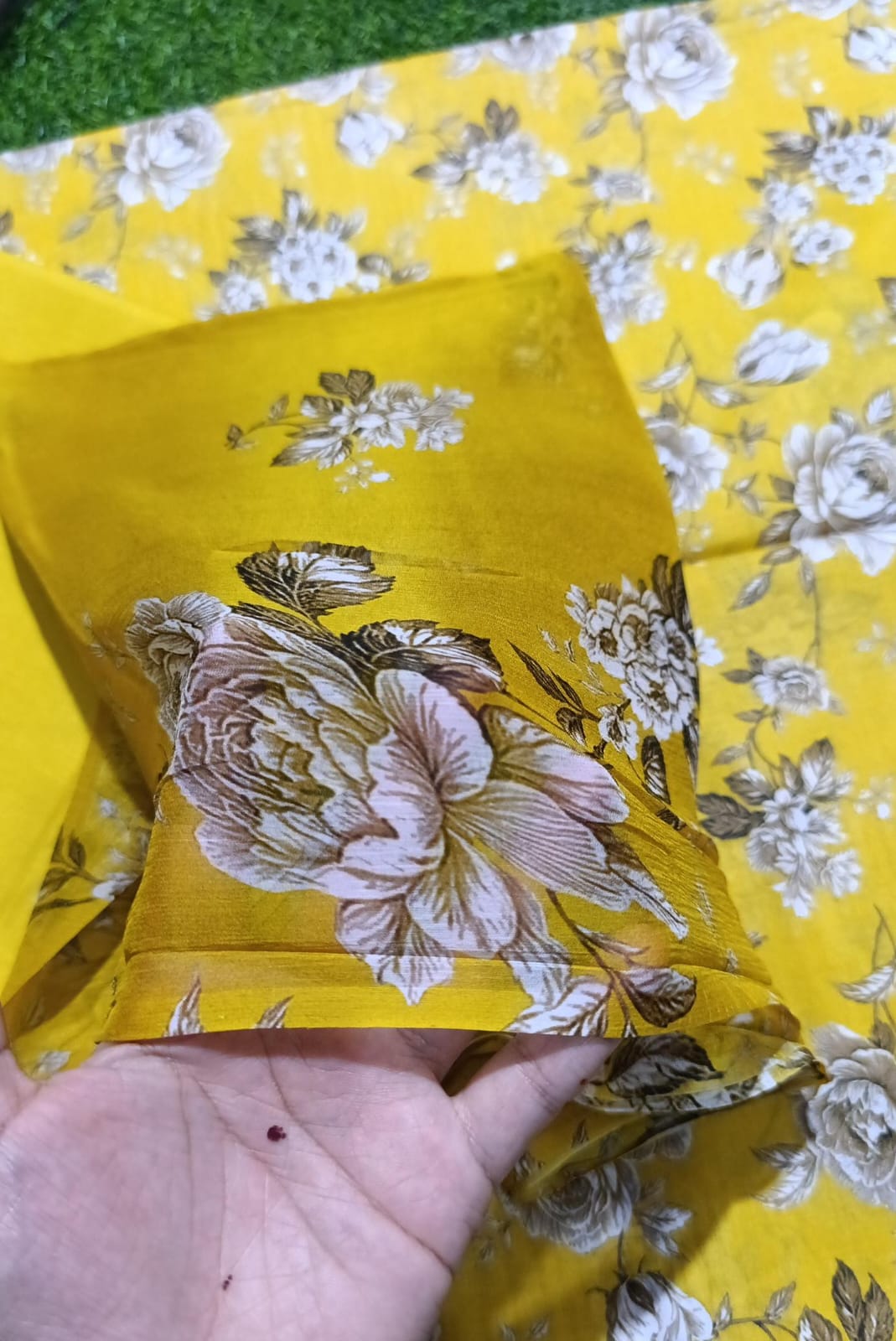 Bareeze lawn printed 3pc unstitched
