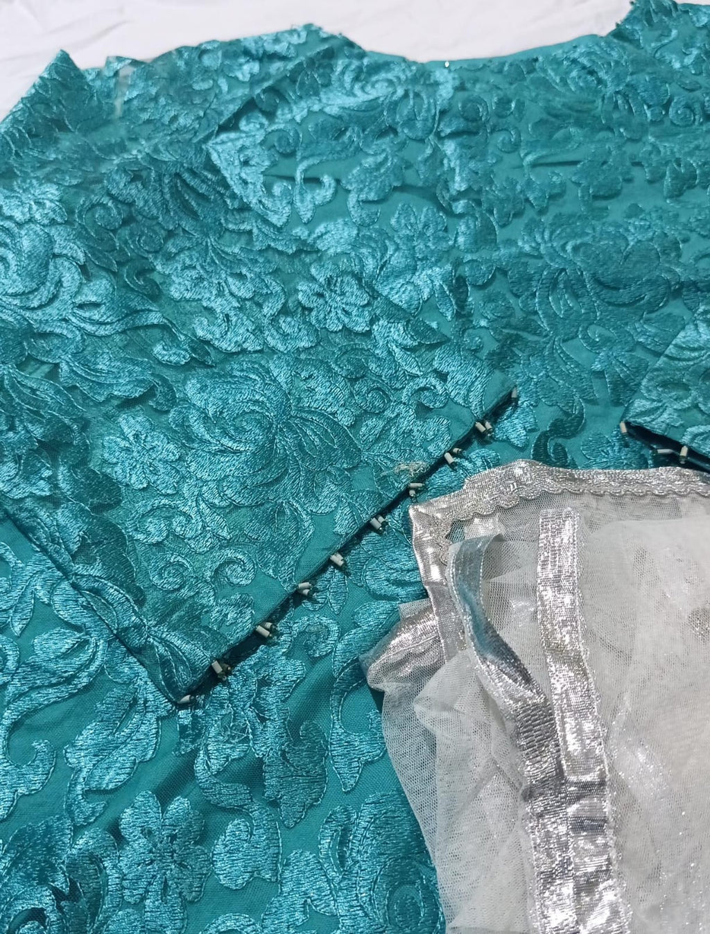 ETHNIC  emb net formal 2pc large