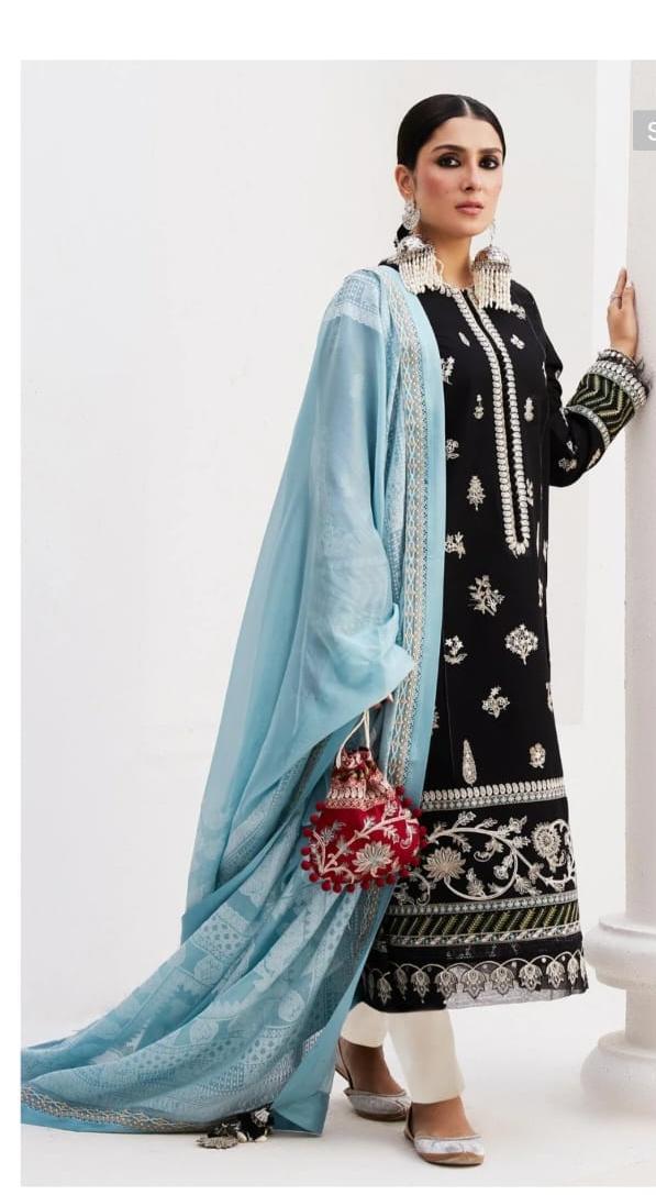 zara shahjhan with white ready to wear duppata