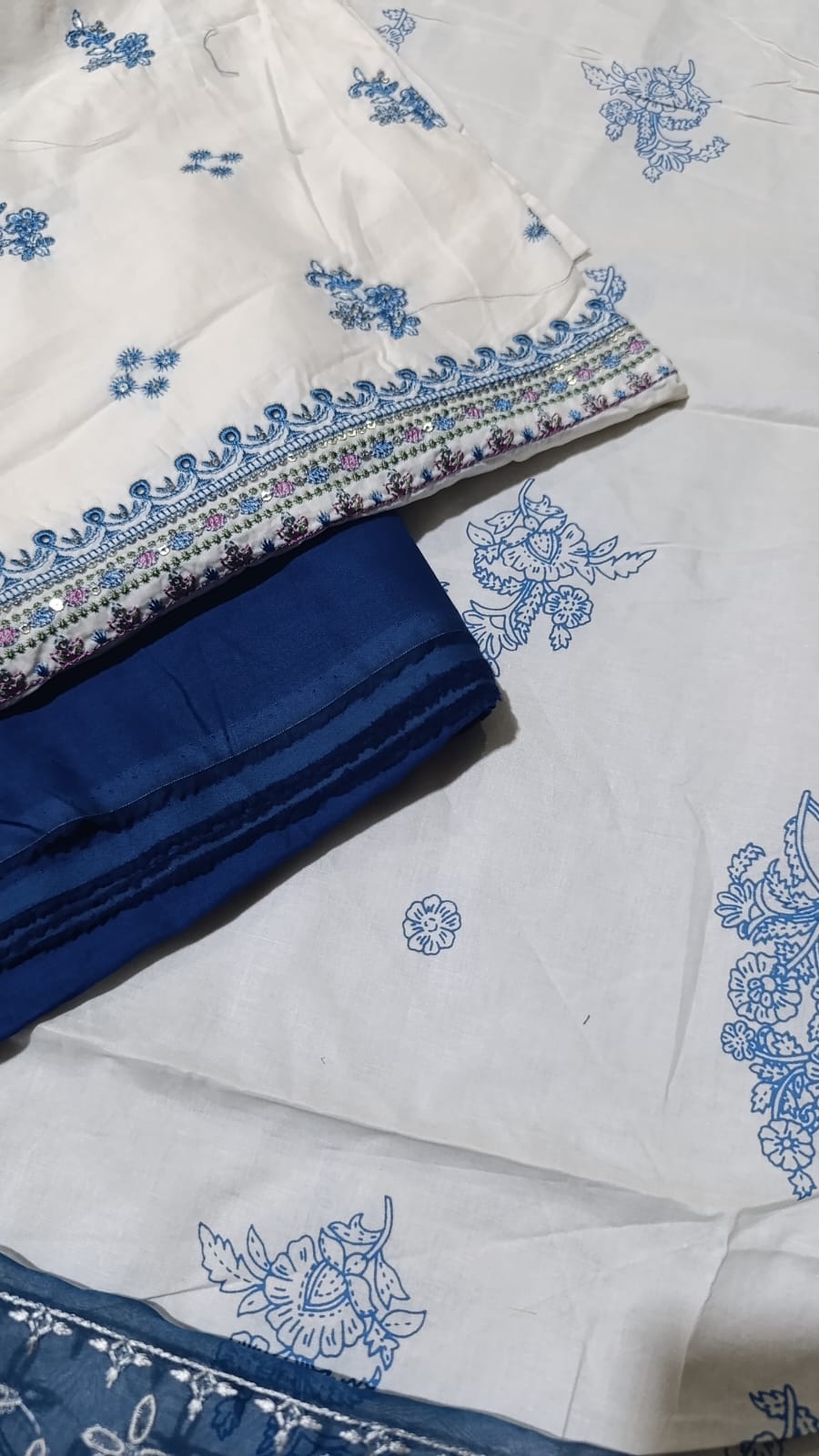 Batik emb lawn  3pc