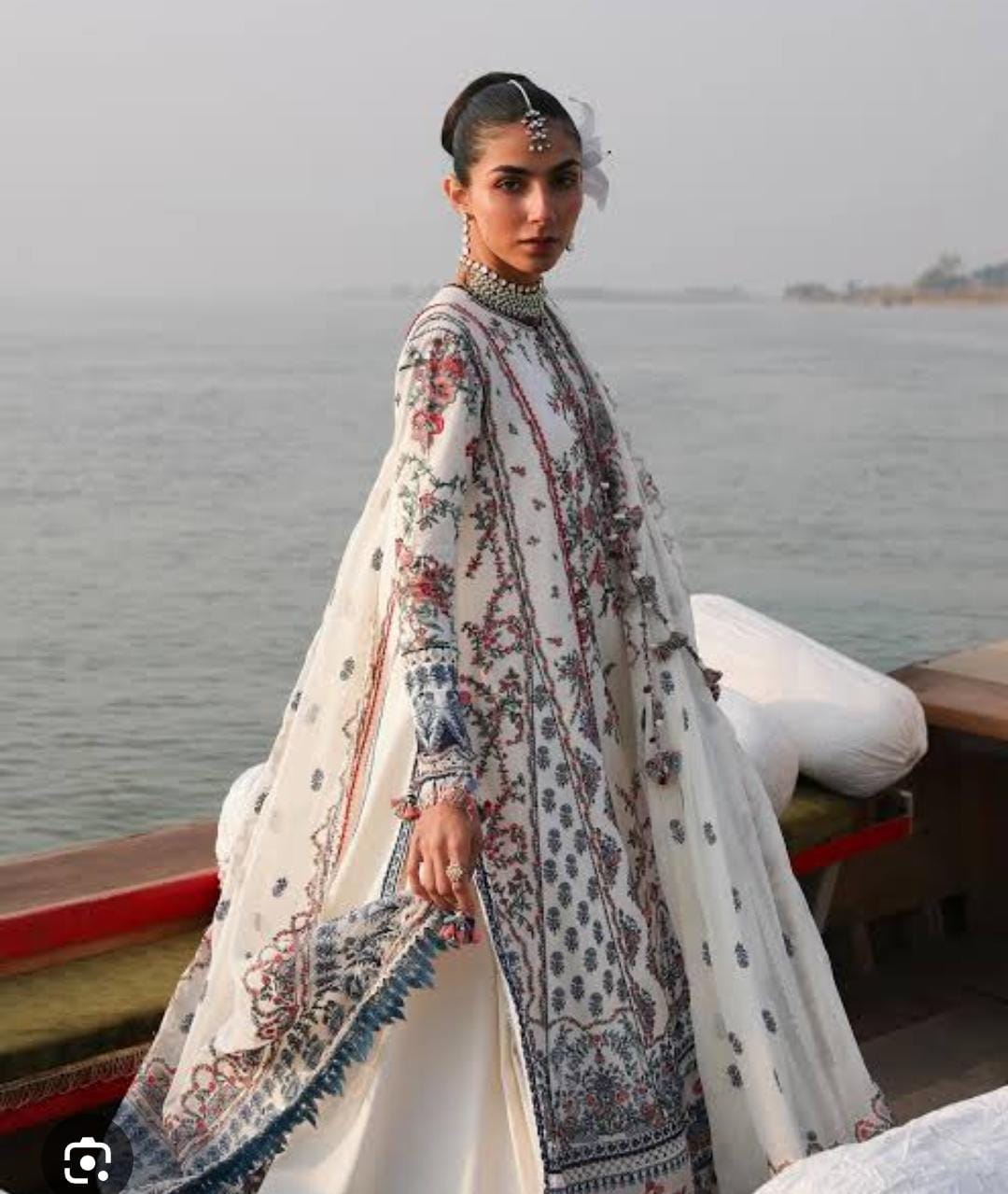 Hussain rehar luxury lawn emb 2pc